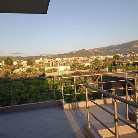 N Dervishi 招待所 3*