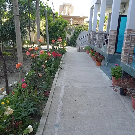 N Dervishi Гостевой дом