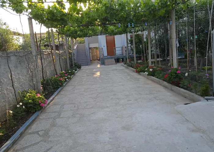N Dervishi 3* Vlorë
