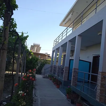 Pensión N Dervishi 3*