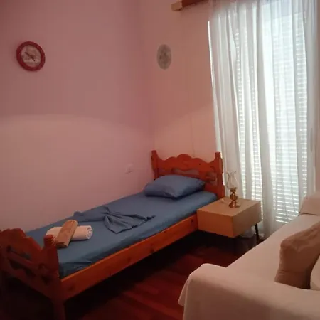 Guest house Vila N Dervishi *